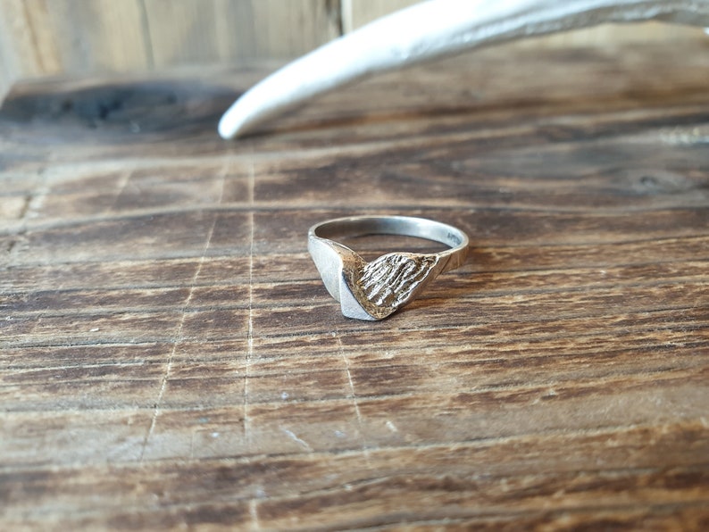 Modernist vintage silver ring crafted by Riitta Hakala for Alpo Tammi Koru of Finland, 925 silver, richly hallmarked, US 8 , Raw Mountains image 1