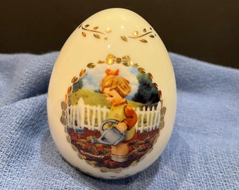 box and Certificvate of Authenticity MJ Hummel Egg MERRY WANDERER 3  Danbury Mint Porcelain Egg with Stand