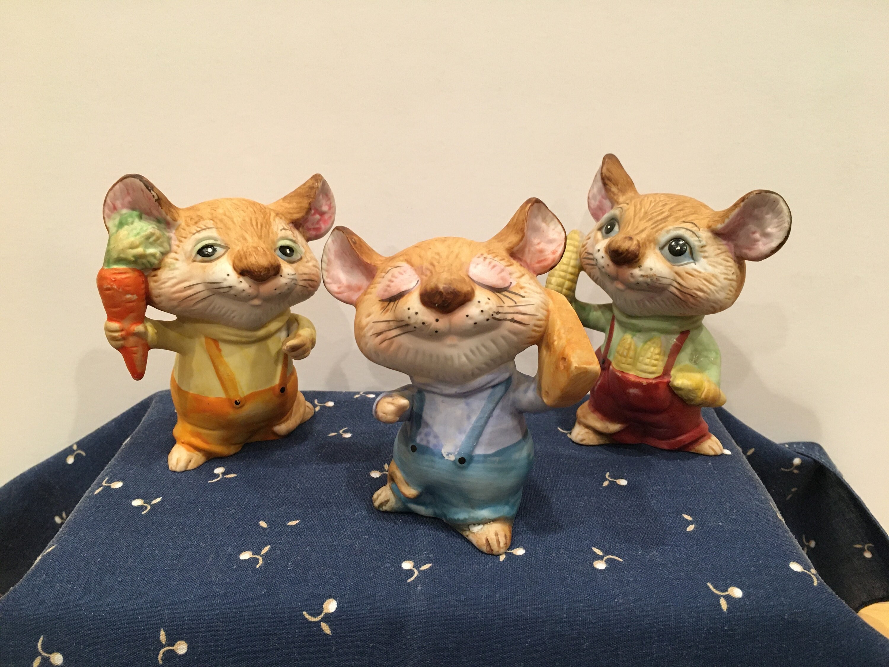 Three Field Mice – Garden Veggie Harvest Figurines 5601 by