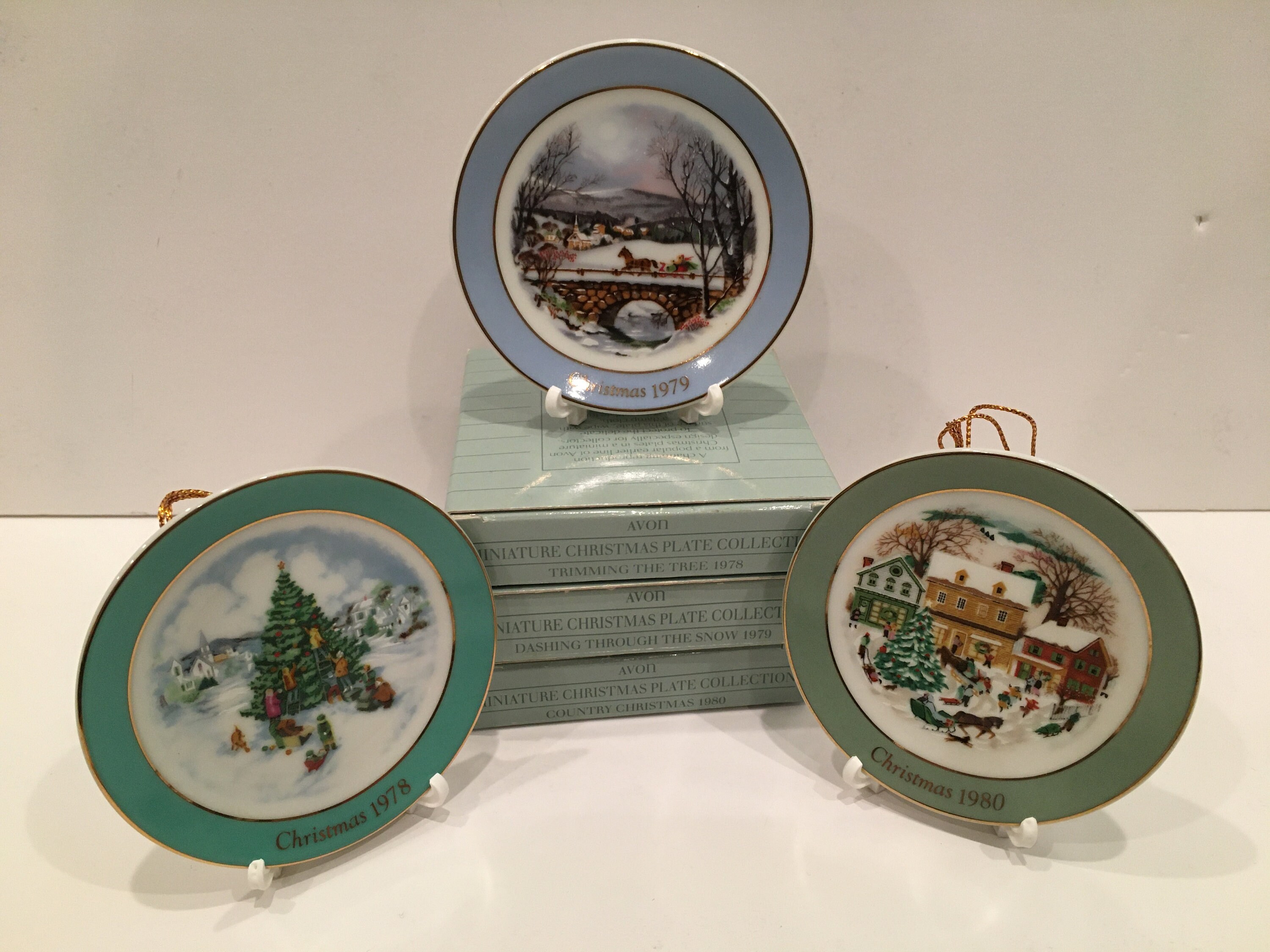 Avon Vintage mini-plate ornaments with stands, 1989 - Sold Individually