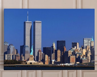 NEW YORW Twin Towers 3D Etched Carved Crystal Art Glass Paperweight 1994