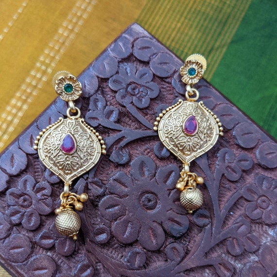 Hazoorilal Jewellers | Online Indian Gold Jewellery | Classic Gold Pendant  Set