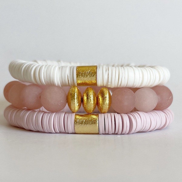 Rosa Sand Jade, Gold, und Heishi Disc Armband Stapel // Perlen Stretch Armband