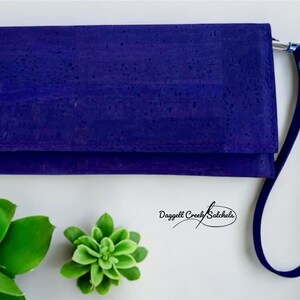 Cartera de tres pliegues para mujer, cartera trisquel, color berenjena/corcho morado, cartera vegana