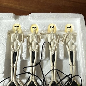 2002 Dept. 56 Halloween: Skull Street Lamps Set of 4