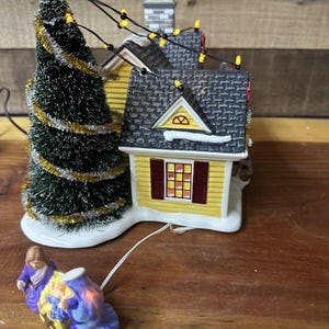 Dept 56 - Snow Village Christmas Lane Noel house #55341 w/ box -sign Broke image 6