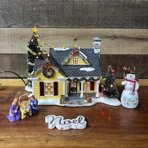 Dept 56 - Snow Village Christmas Lane Noel house #55341 w/ box -sign Broke image 1