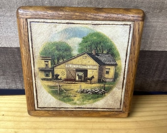 Salvamanteles de cerámica con marco de madera de 7 pulgadas, estilo vintage, fabricado por un herrero en la década de 1970.