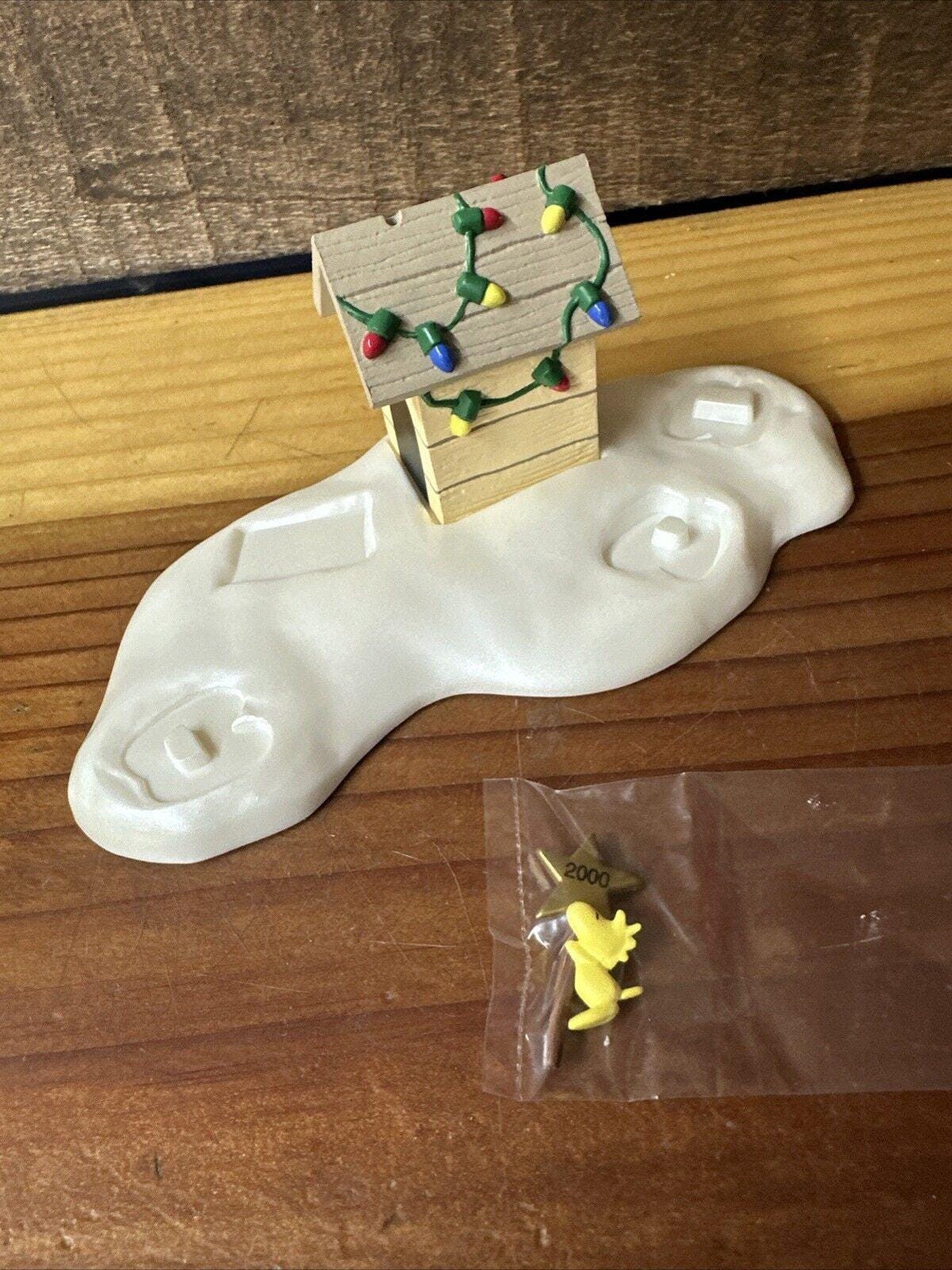 Hallmark Keepsake Ornament: Woodstock On Doghouse Snoopy Christmas-- 2000