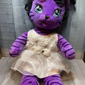 Build A Bear HG Honey Girls Teegan Purple Cat Kitty Plush 20&quot; In White Dress