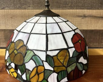 Grote Tiffany-stijl lampenkap met gebrandschilderd glas bloemen en bladeren 11" breed