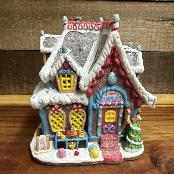 Lemax Sugar N Spice GINGER'S ORNAMENTS Weihnachtsdorf im Ruhestand In Box