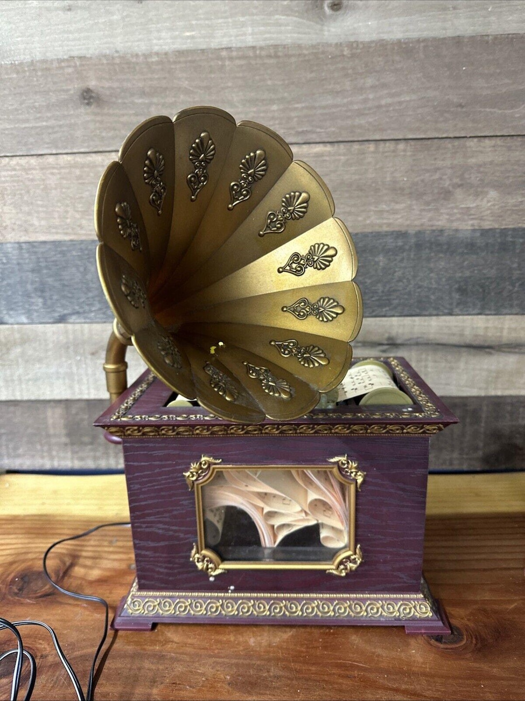 Mr. Christmas Holiday Music Box Phonograph 1996 Vintage -no Mice