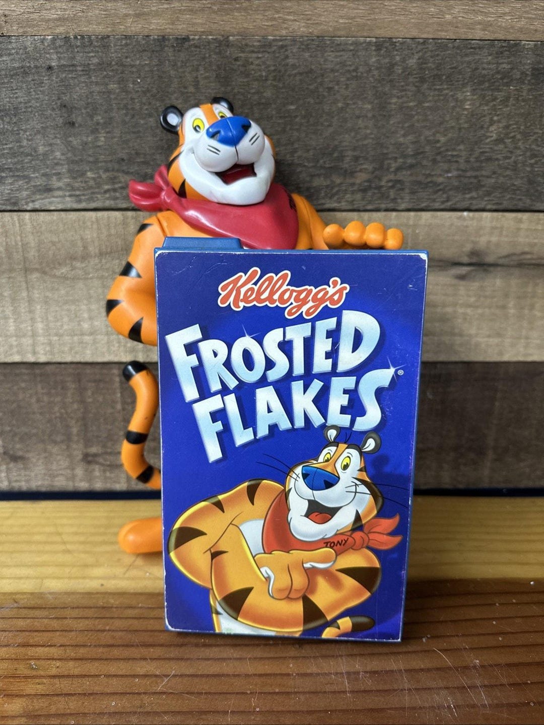 トニーザタイガーKellogg's Frosted Flakes ヒンジボックス VTG 1995 Kellogg's Frosted Flakes 90th Anniversary Tony Tiger