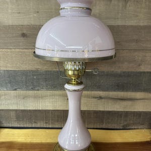 Vintage seltene hell lila farbige Glas 3-Wege-Hurricane-Licht MCM 24 ”groß