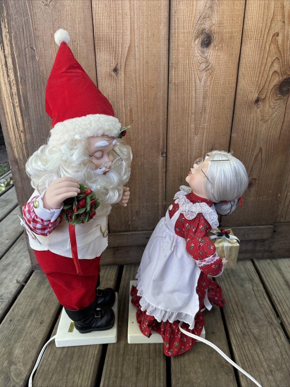 Christmas Telco Motion-ette Mommy Kissing Santa & Mrs. Claus Music