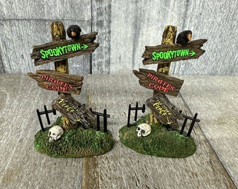 Lemax Spooky Town Halloween Spooky Directional Signposts Set Of 2