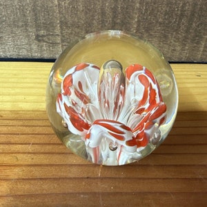 Art Glass Red White Flower With Controlled Bubbles Paperweight