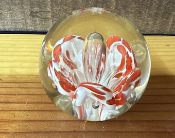 Art Glass Red White Flower With Controlled Bubbles Paperweight