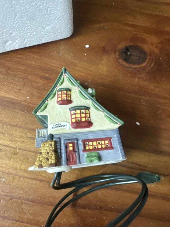 North Pole Series エルフのバンハウス Amazon.com: Dept 56 North Pole Collection 