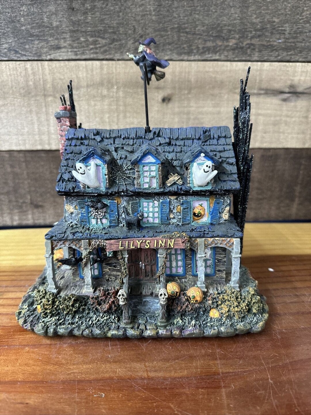 Lily's Inn the Munsters Halloween Village Hawthorne Village-no Lily's Inn the Munsters Halloween Village Hawthorne Village-no