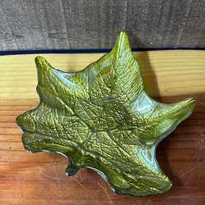 Green leaf shaped candy trinket dish