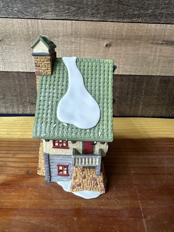 Vtg Dept 56 Elf Bunkhouse 5601-4 North Pole Series Heritage