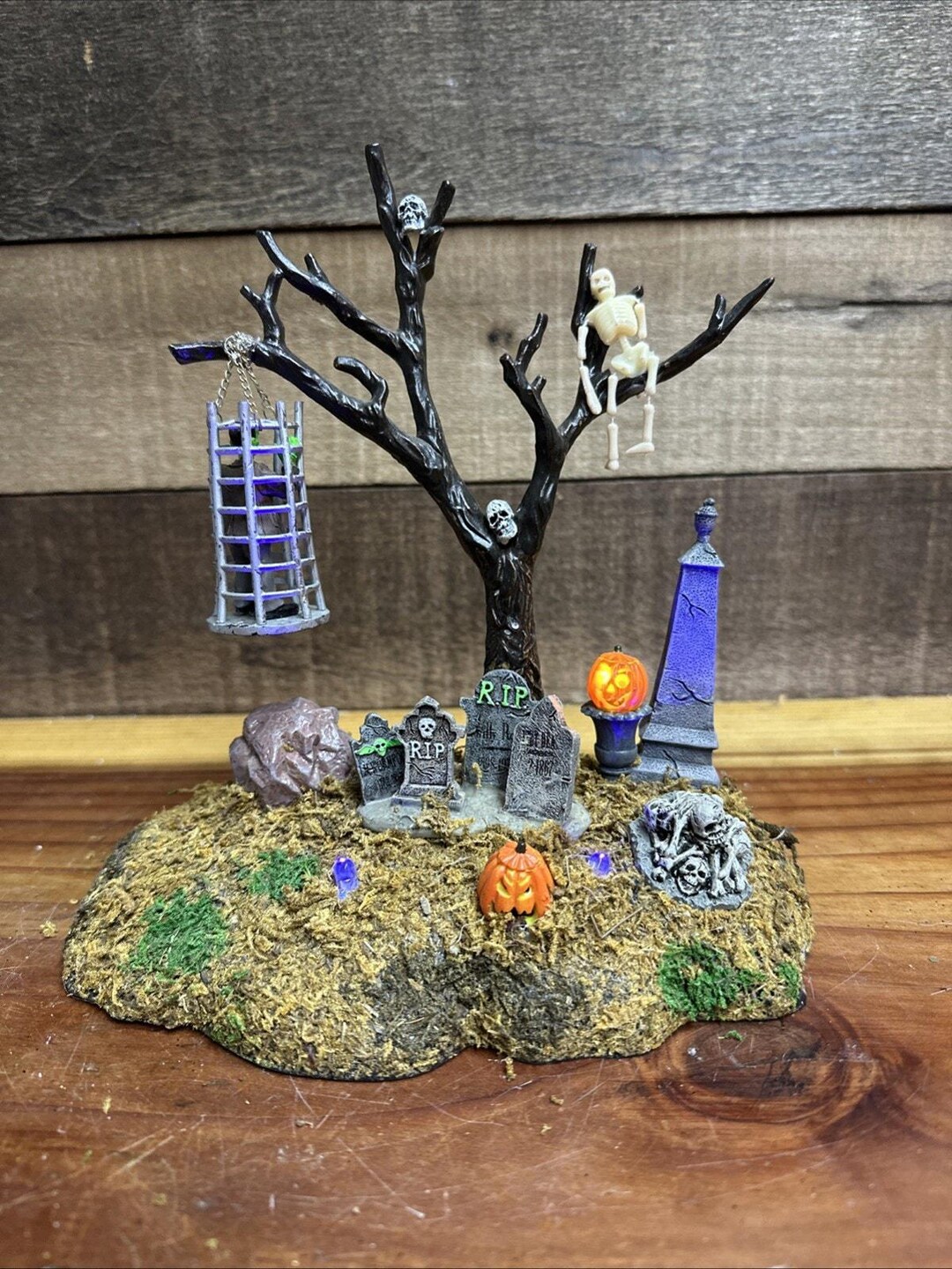 Lemax Spooky Town Caged Monster 44106 | Animated Lighted Halloween ...