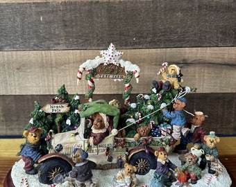 Danbury Mint Boyds Bears at Kringle’s Tree Farm Sculpture Christmas