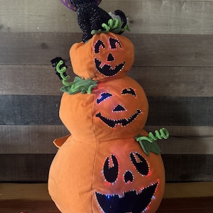 Avon Fiber Optic Lighted Pumpkin Stack With Black Cat 25”