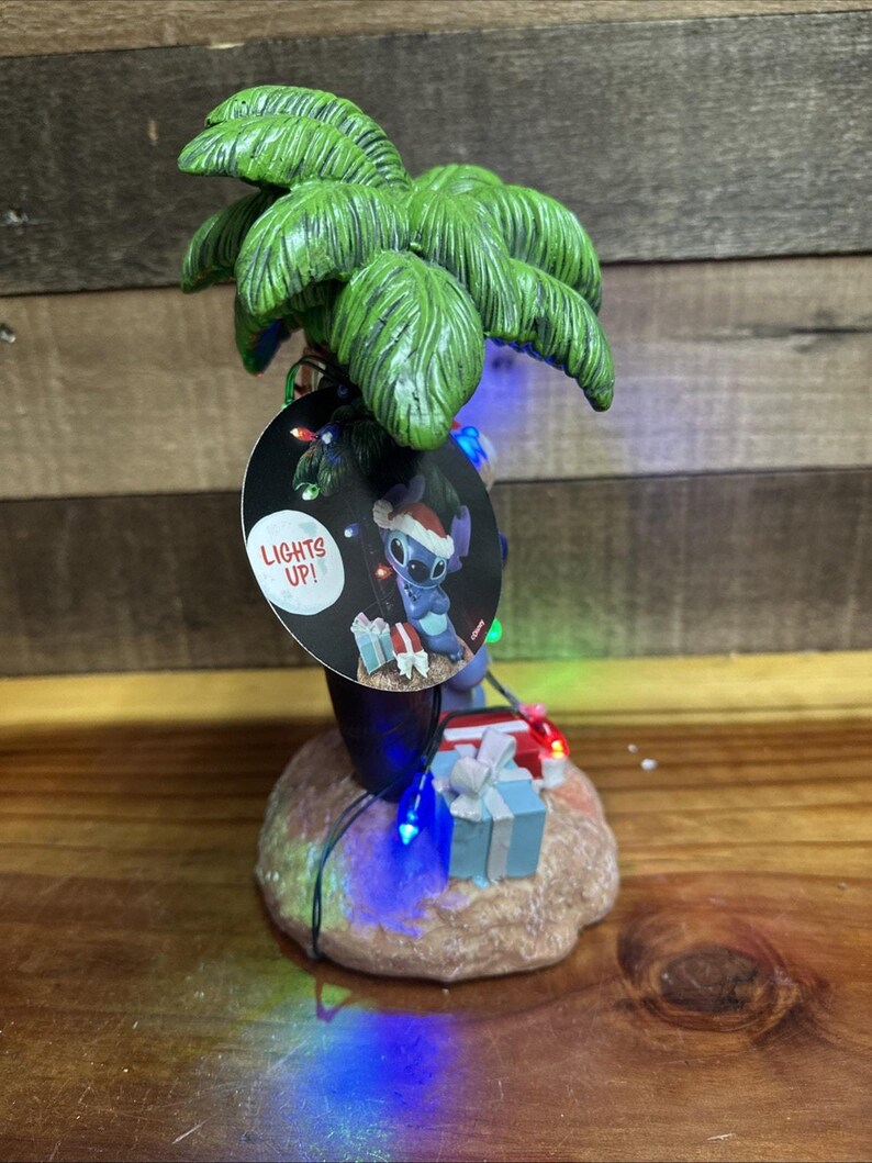 Disney Stitch Christmas Light-Up Figurine Santa Hat Palm Tree Presents New imagen 6
