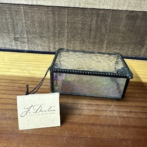 J. DEVLIN Glass Art strukturiertes irisierendes Glas Metall Zierleiste Trinket Box 4x2.5