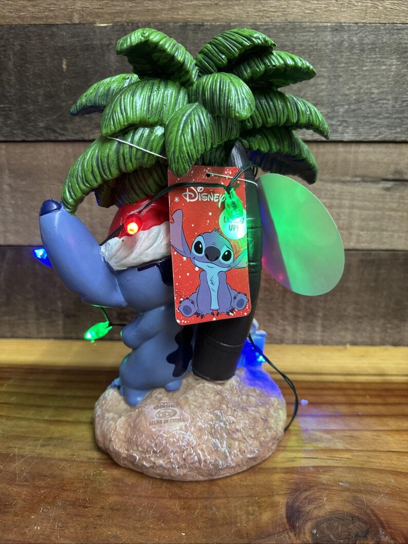Disney Stitch Christmas Light-Up Figurine Santa Hat Palm Tree Presents New imagen 4