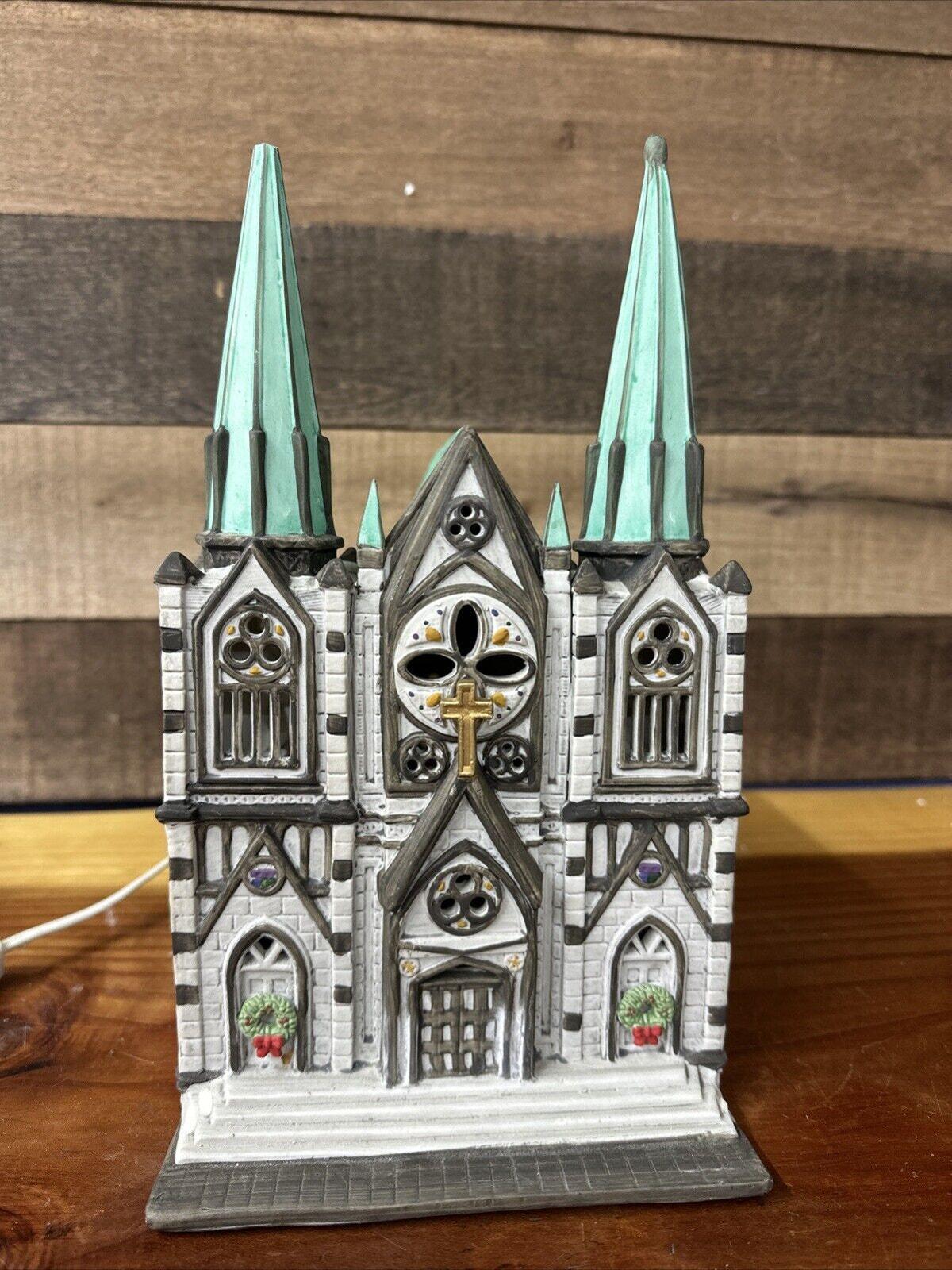 クリスマス CHRISTMAS/CATHEDRAL DEPARTMENT 56  /1987 Dept 56 Christmas in the City - 1987 - the Cathedral #59625 -flaw