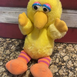 Brinquedo de pelúcia vintage dos anos 80 Hasbro Softies Vila Sésamo Big Bird, 9,5" de altura