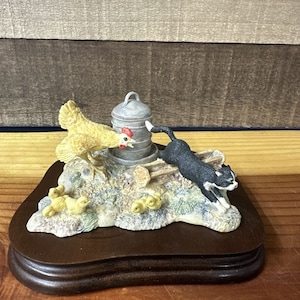 Lowell Davis &quot;Fur&#39;s Gonna Fly&quot; Figurine Cat, Hen,Chicken, Chicks