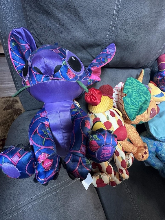 Stitch Crashes Disney Plush Full Set With Tags and Full Pin Set