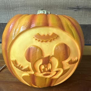 Disney Trendmaster 1997 Mickey Mouse Vampire Jack O Lantern Lighted Pumpkin
