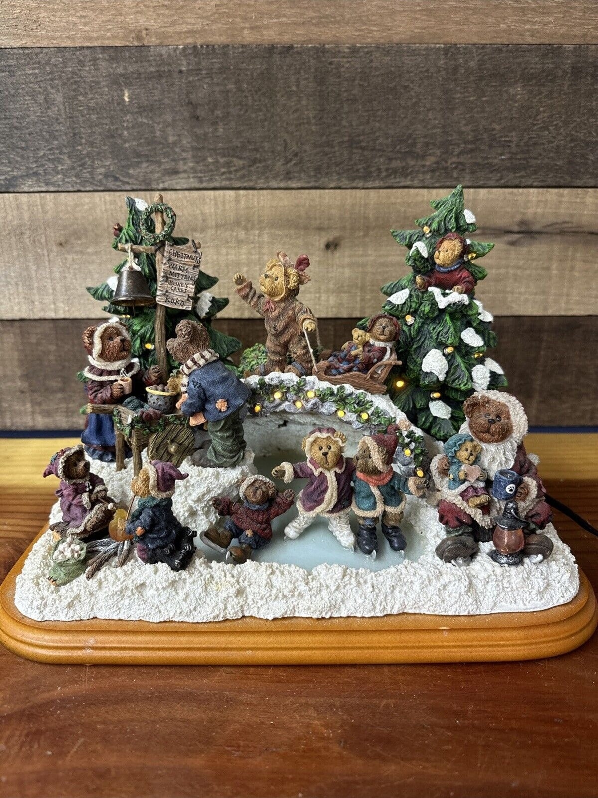 Danbury Mint Boyds Bears Skating Party Display Light up Christmas