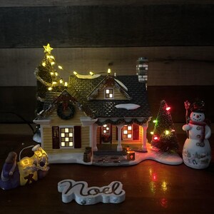 Dept 56 - Snow Village Christmas Lane Noel house #55341 w/ box -sign Broke image 2