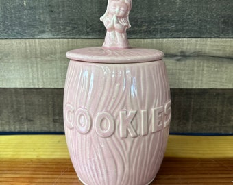 ヴィンテージのピンクのクッキージャーで祈る女性 - Etsy 日本