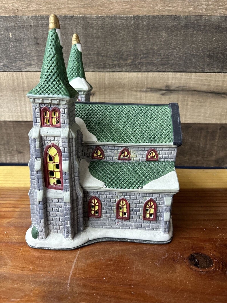 Holiday Time Vintage Victorian 2021 Lighted Village Cathedral 7.5x 10.5 zdjęcie 5