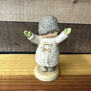 Enesco Memories of Yesterday Friendship Has No Boundaries World Peace Figurine