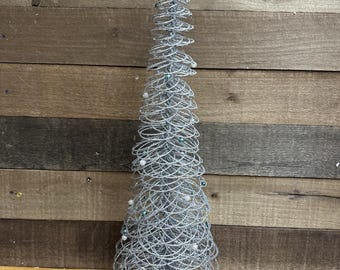 Árbol de Navidad de alambre con purpurina plateada de 58 cm de altura