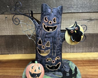 Portavelas metálico con forma de árbol de Halloween