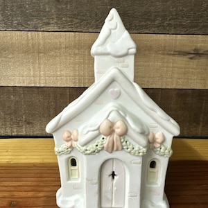 Precious Moments Sugar Town Chapel 1992 #529621