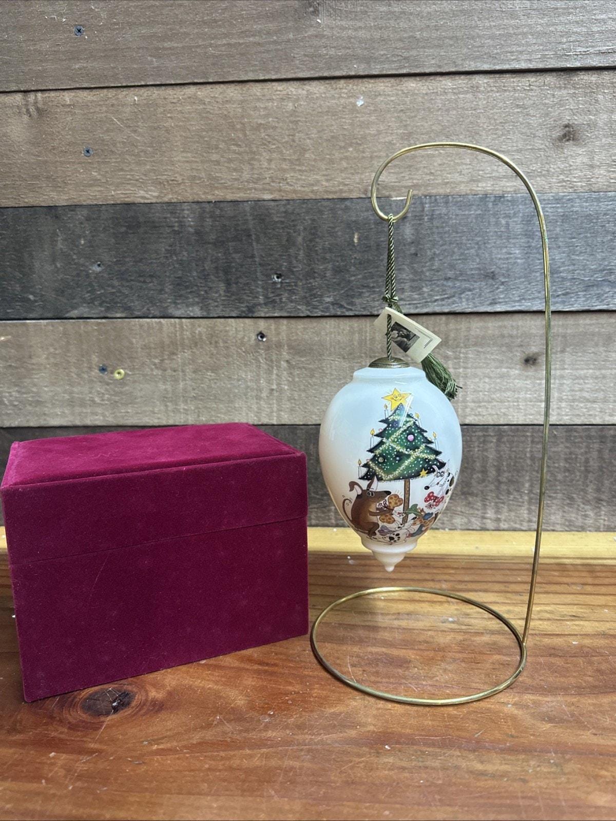 Ne Qwa Art Christmas Tree Dog Mouse Ornament Clare Mackie-stand