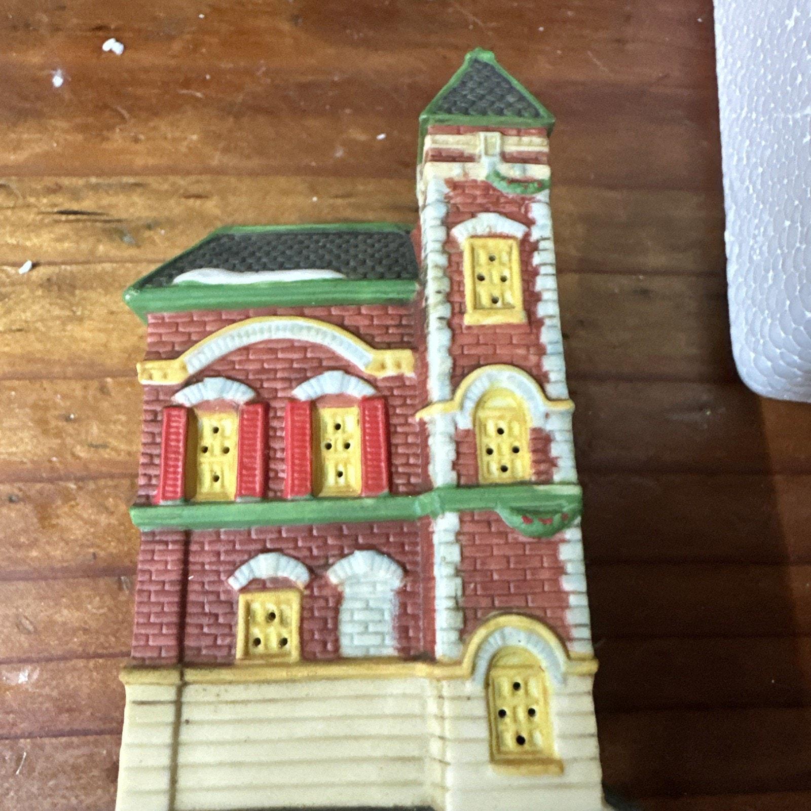 消防置物 消防署56番レッドブリック消防署ライト付きオーナメント