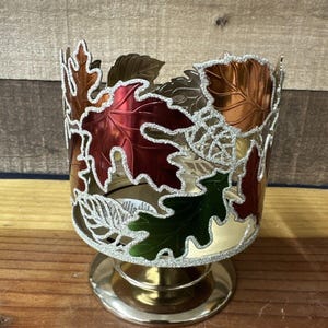 Candelabro de pedestal con hojas otoñales brillantes de Bath and Body Works