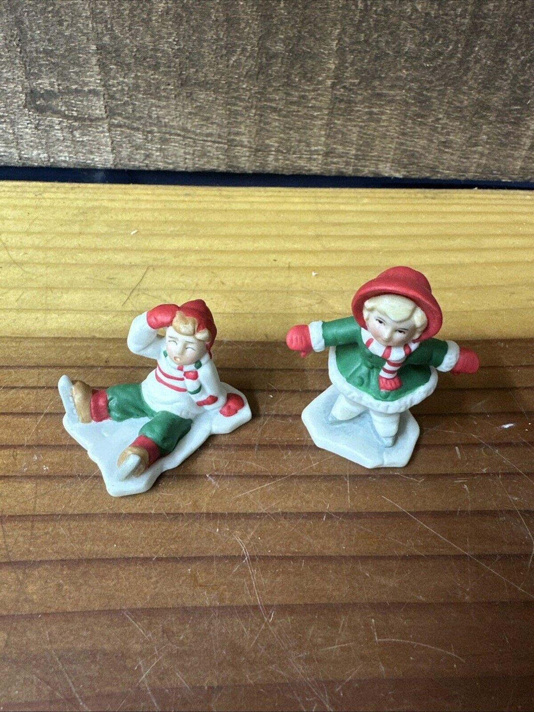 Lefton Colonial Village 1987 Girl Boy Iceskating Christmas Figures
